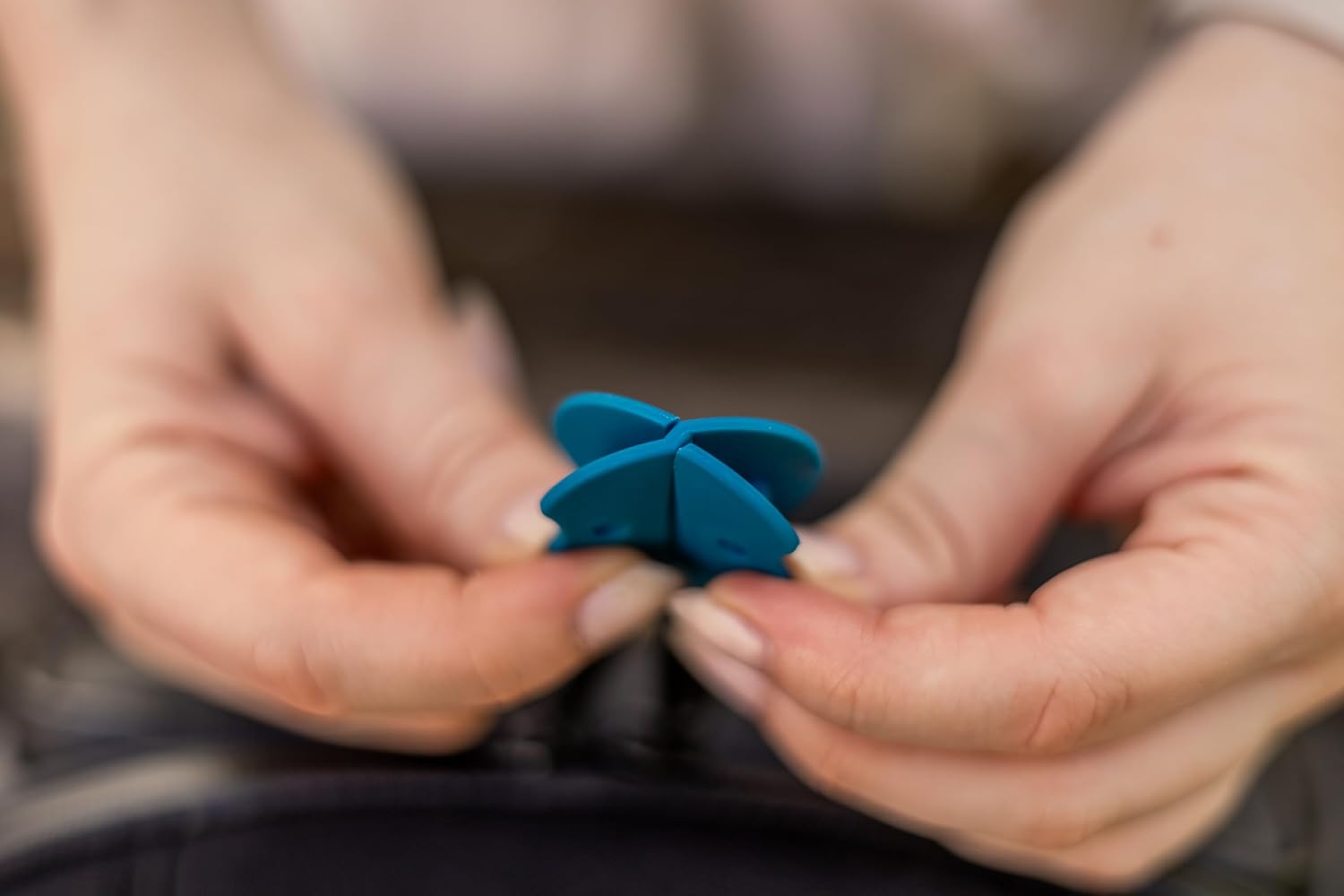 Bobino Zipper Clip | Anti Theft Purse & Backpack Lock | Anti Pickpocket | Travel Essentials | Purse and Backpack Safety | Travel Safety | 2 Pack Slate - Image 7