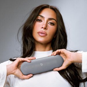 Beats Pill x Kim Kardashian – Wireless Bluetooth Speaker and Portable Charger via USB-C – Up to 24 Hours Battery Life, IP67 Water Resistant, Apple & Android Compatible, Built-in Mic – Dark Gray