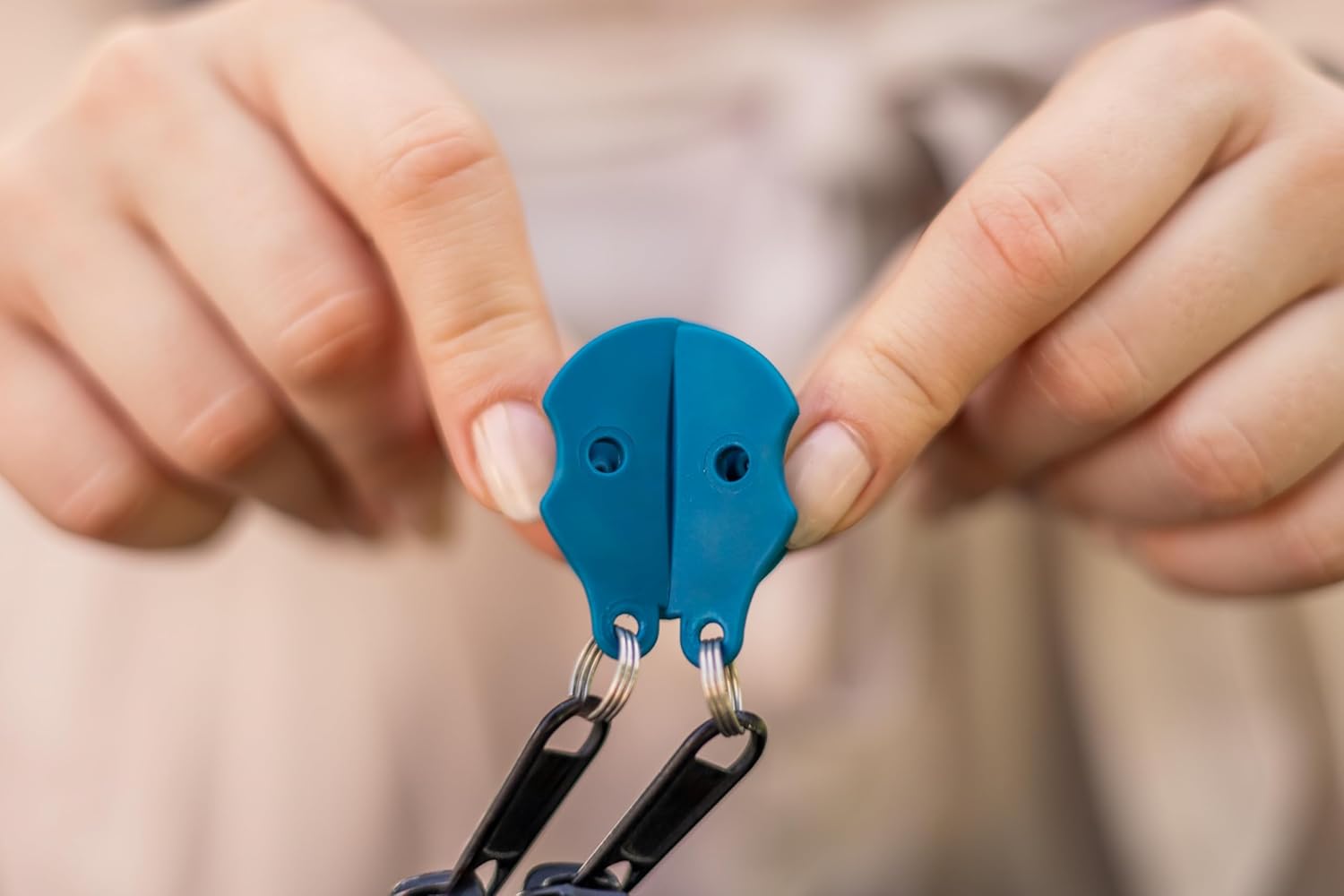 Bobino Zipper Clip | Anti Theft Purse & Backpack Lock | Anti Pickpocket | Travel Essentials | Purse and Backpack Safety | Travel Safety | 2 Pack Slate - Image 6