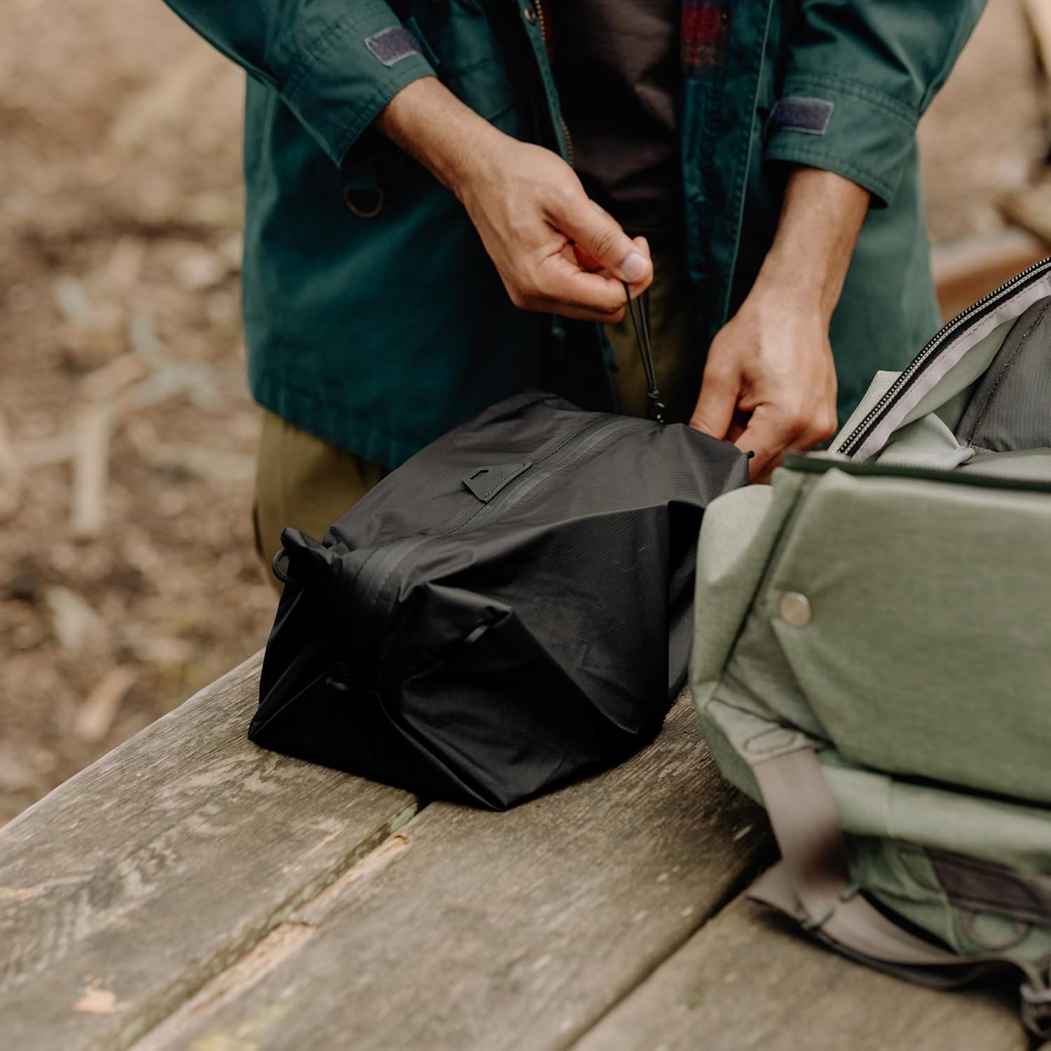 Peak Design Ultralight Terra Shell Packing Cube, Weatherproof Luggage Cube with Strap Attachment Points and Luggage Pass Throughs, Zipper Opening, Travel Organizer for Men and Women - Image 7